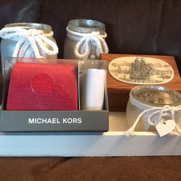 NWOT Michael Kors Red tie white pocket square gift set - Picture 1 of 3